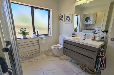 Photo of property in 43 De Quincey Terrace, Highland Park, Auckland, 2010