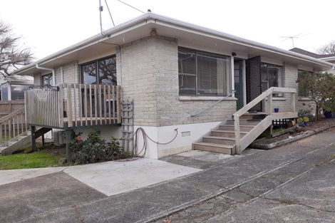 Photo of property in 2/33 Thorburn Avenue, Red Beach, 0932