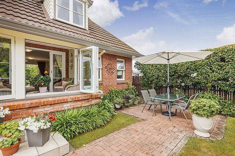 Photo of property in 26 Saint Albans Avenue, Hokowhitu, Palmerston North, 4410