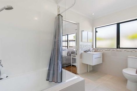 Photo of property in 52 Bluebird Crescent, Unsworth Heights, Auckland, 0632