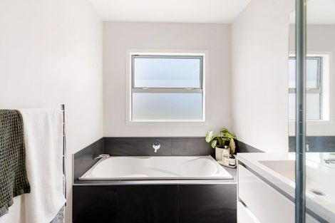 Photo of property in 22 Young Place, Taradale, Napier, 4112