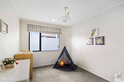 Photo of property in 51 Queen Mary Avenue, New Lynn, Auckland, 0600