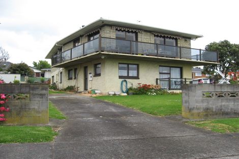 Photo of property in 80 Kiwi Esplanade, Mangere Bridge, Auckland, 2022
