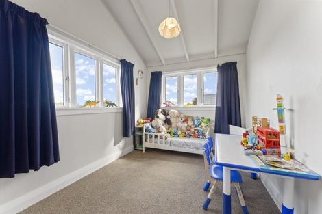 Photo of property in 1 Oriel Place, Levin, 5510