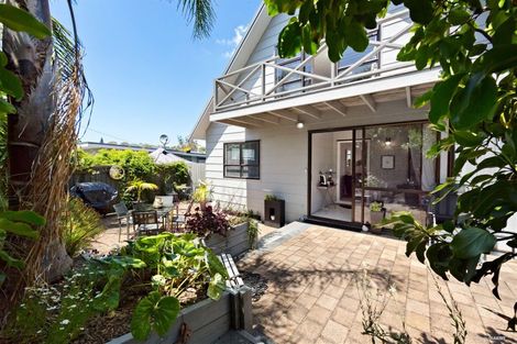 Photo of property in 289 Vipond Road, Stanmore Bay, Whangaparaoa, 0932