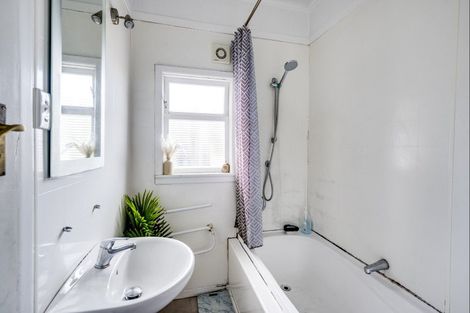 Photo of property in 305b Terrace Road, Parkvale, Hastings, 4122