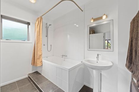 Photo of property in 188 Motutara Road, Muriwai, Waimauku, 0881