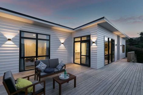 Photo of property in 1a Allen Terrace, Tawa, Wellington, 5028