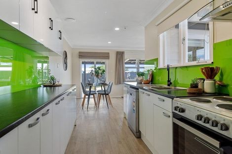 Photo of property in 6 Sundown Crescent, Melville, Hamilton, 3206