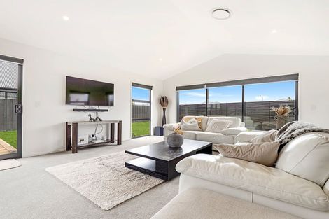 Photo of property in 17 Angus Place, Rangiora, 7400