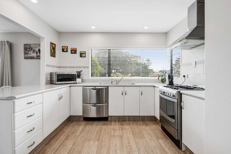 Photo of property in 9 Crampton Court, Orewa, 0931