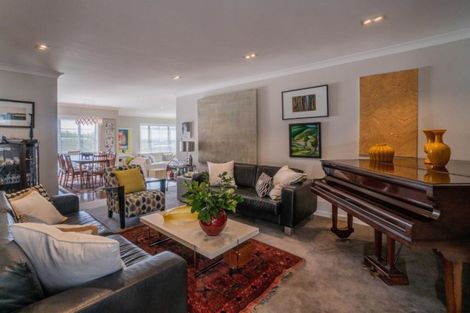 Photo of property in 33 Te Kawa Road, Greenlane, Auckland, 1061