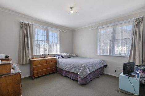 Photo of property in 5 Johnston Grove, Taita, Lower Hutt, 5011