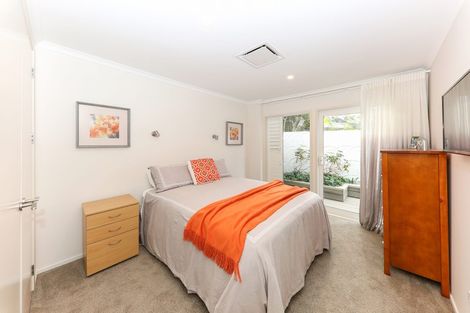 Photo of property in 2/19 Seaview Avenue, Northcote, Auckland, 0627