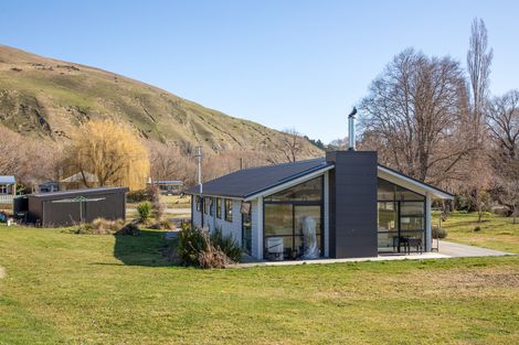 Photo of property in 1629 Teviot Road, Millers Flat, Roxburgh, 9572