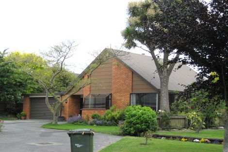 Photo of property in 21 Cricklewood Place, Avonhead, Christchurch, 8042