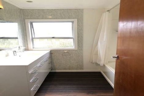 Photo of property in 31 Awaroa Road, Sunnyvale, Auckland, 0612