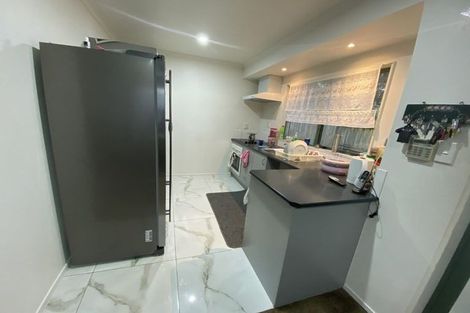 Photo of property in 2 Portrush Lane, Takanini, 2112