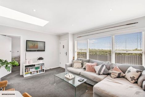 Photo of property in 2/52 Church Street, Northcote Point, Auckland, 0627