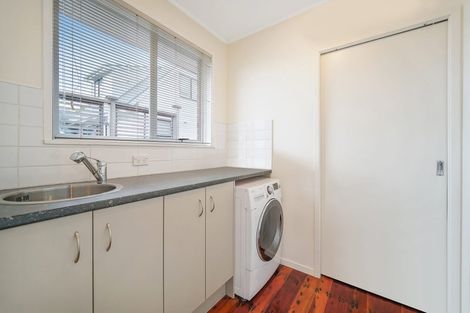 Photo of property in 1/28 Fairdale Place, Birkdale, Auckland, 0626