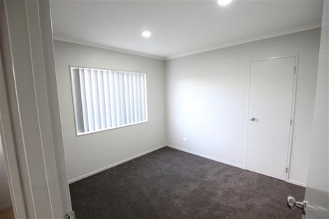 Photo of property in 2 Ettrick Lane, Papakura, 2110