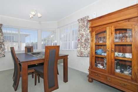 Photo of property in 2/26 Whites Line West, Woburn, Lower Hutt, 5010