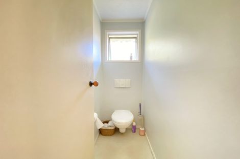 Photo of property in 37 Onedin Place, Titirangi, Auckland, 0604