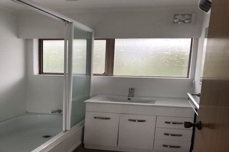 Photo of property in 47 The Esplanade, Eastern Beach, Auckland, 2012