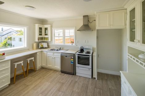 Photo of property in 25 Ashleigh Crescent, Miramar, Wellington, 6022