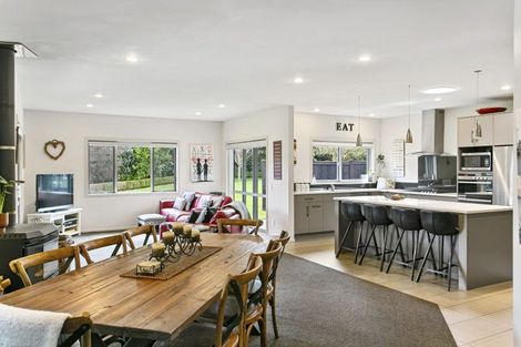 Photo of property in 72 Dalmore Way, Acacia Bay, Taupo, 3385