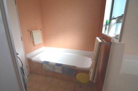 Photo of property in 44 William Wong Place, Carterton, 5713