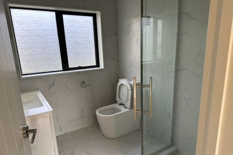 Photo of property in 3b Crystal Avenue, Glendene, Auckland, 0602