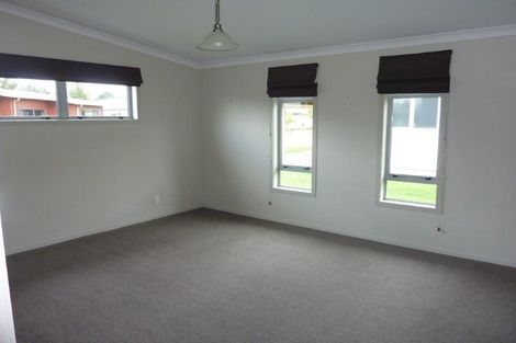 Photo of property in 2 Lakemere Way, Kinloch, Taupo, 3377