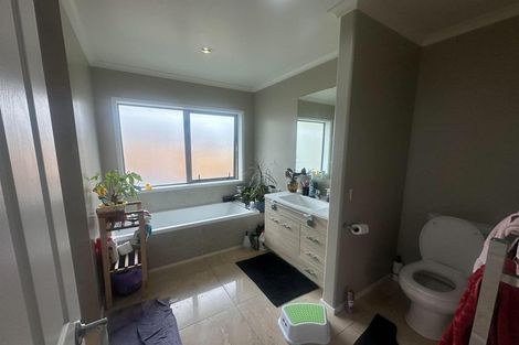 Photo of property in 4 Bluejacket Place, Whitby, Porirua, 5024