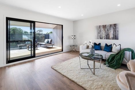 Photo of property in 70 Portage Road, New Lynn, Auckland, 0600