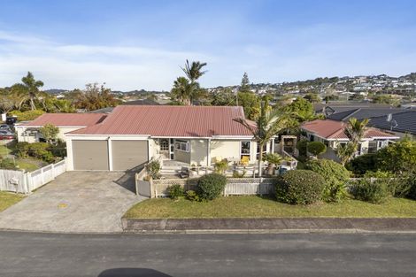Photo of property in 6 Lillian Place, Orewa, 0931