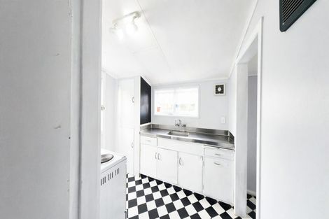 Photo of property in 2 Tawhiti Road, Hawera, 4610