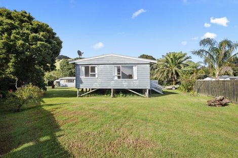 Photo of property in 13 Stack Road, Port Waikato, Tuakau, 2695