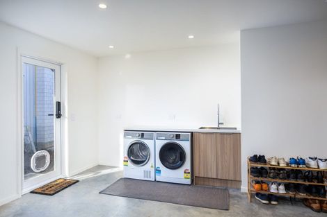 Photo of property in 37 Sycamore Grove, Lower Vogeltown, New Plymouth, 4310