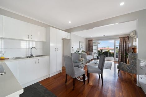 Photo of property in 2 Nile Road, Kelston, Auckland, 0602