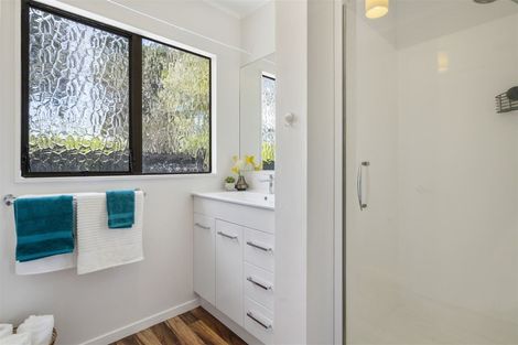 Photo of property in 2/23 Flaunty Place, West Harbour, Auckland, 0618