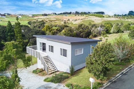 Photo of property in 6 Magnolia Drive, Cable Bay, 0420