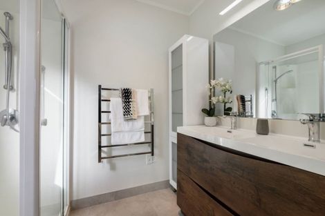 Photo of property in 5a Luana Way, Bucklands Beach, Auckland, 2014