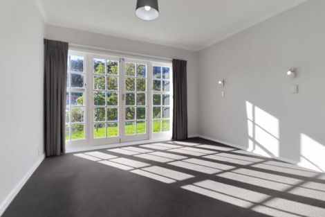 Photo of property in 55 Hungerford Road, Houghton Bay, Wellington, 6023