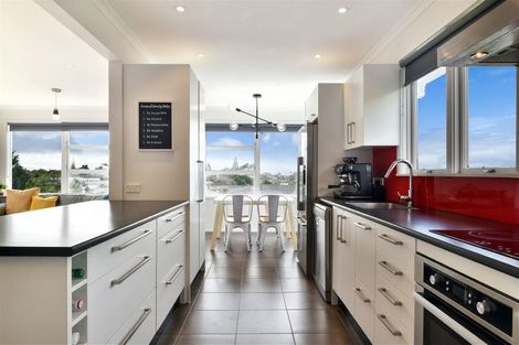 Photo of property in 1/70 Juniper Road, Sunnynook, Auckland, 0620
