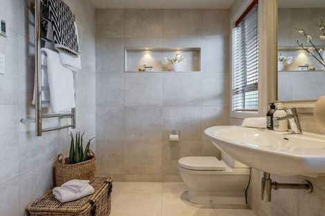 Photo of property in 19 Ruamahanga Crescent, Terrace End, Palmerston North, 4410