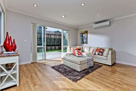 Photo of property in 60 Huntington Park Drive, Greenhithe, Auckland, 0632