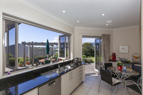 Photo of property in 136 Renown Road, Raumati South, Paraparaumu, 5032