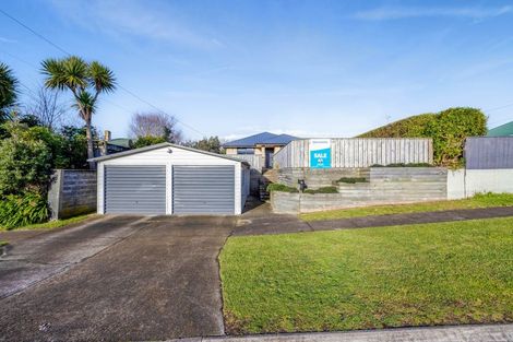 Photo of property in 8 Gladstone Street, Hawera, 4610