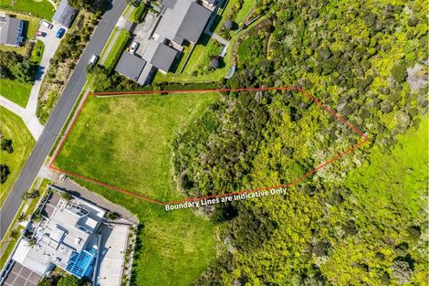 Photo of property in 127 Roberts Road, Matakatia, Whangaparaoa, 0930